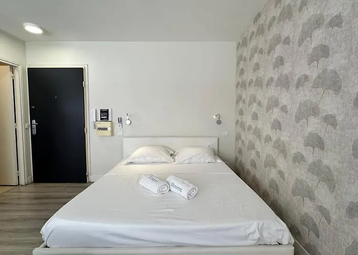 B057-beau Carre D'or & Proche De La Daire Cannes